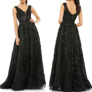 Mac Duggal Black Floral Embroidered Illusion V-Neck‎ Gown Size 2